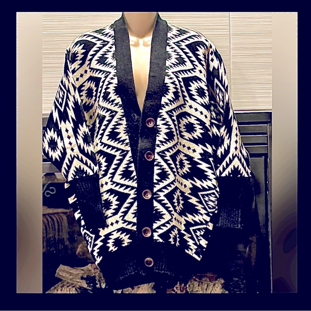 GOLDEN POPPY | Tribal Knit Cardigan | Coatigan | S/M
(BEIGE ON BLACK)